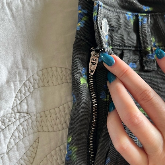 NWT - WeWoreWhat - Slouchy Watercolor Ditsy Floral Print Split Hem Overalls - Picture 12 of 15